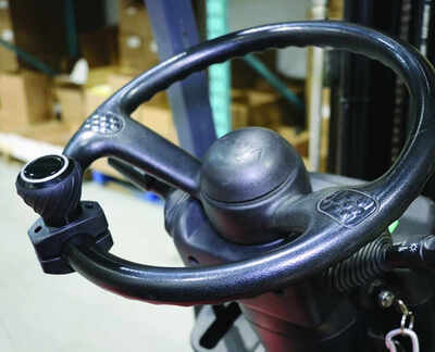 a steering wheel.  There is a knob on the rim of the wheel